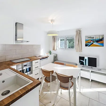 Le Perregaux By Interhome Appartement Le Lavandou