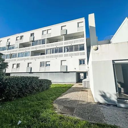 Le Perregaux By Interhome דירה לה לבאנדו