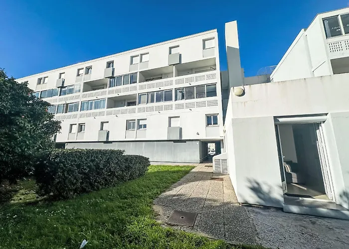 Le Perregaux By Interhome דירה לה לבאנדו