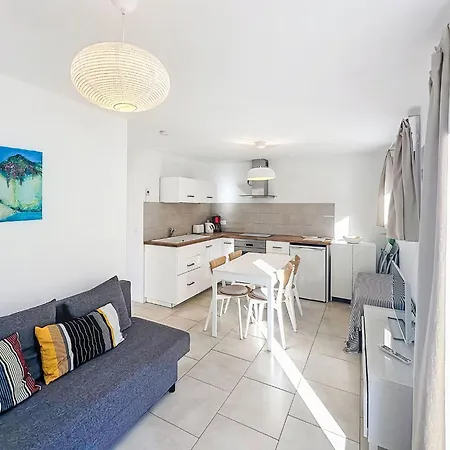 Апартаменты Le Perregaux By Interhome Ле-Лаванду