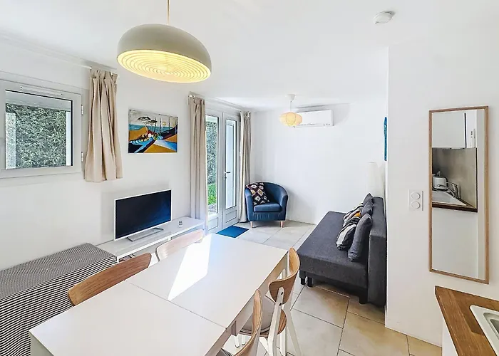 Appartement Le Perregaux By Interhome Le Lavandou